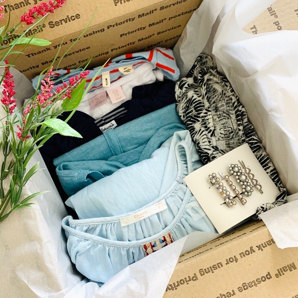 8 PC MYSTERY RESELLER BOX! Variety Clothing XS SM - Picture 2 of 8